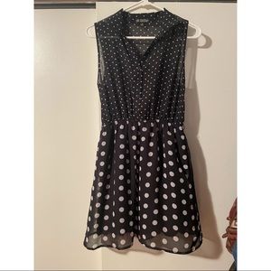 black/white sleeveless dress